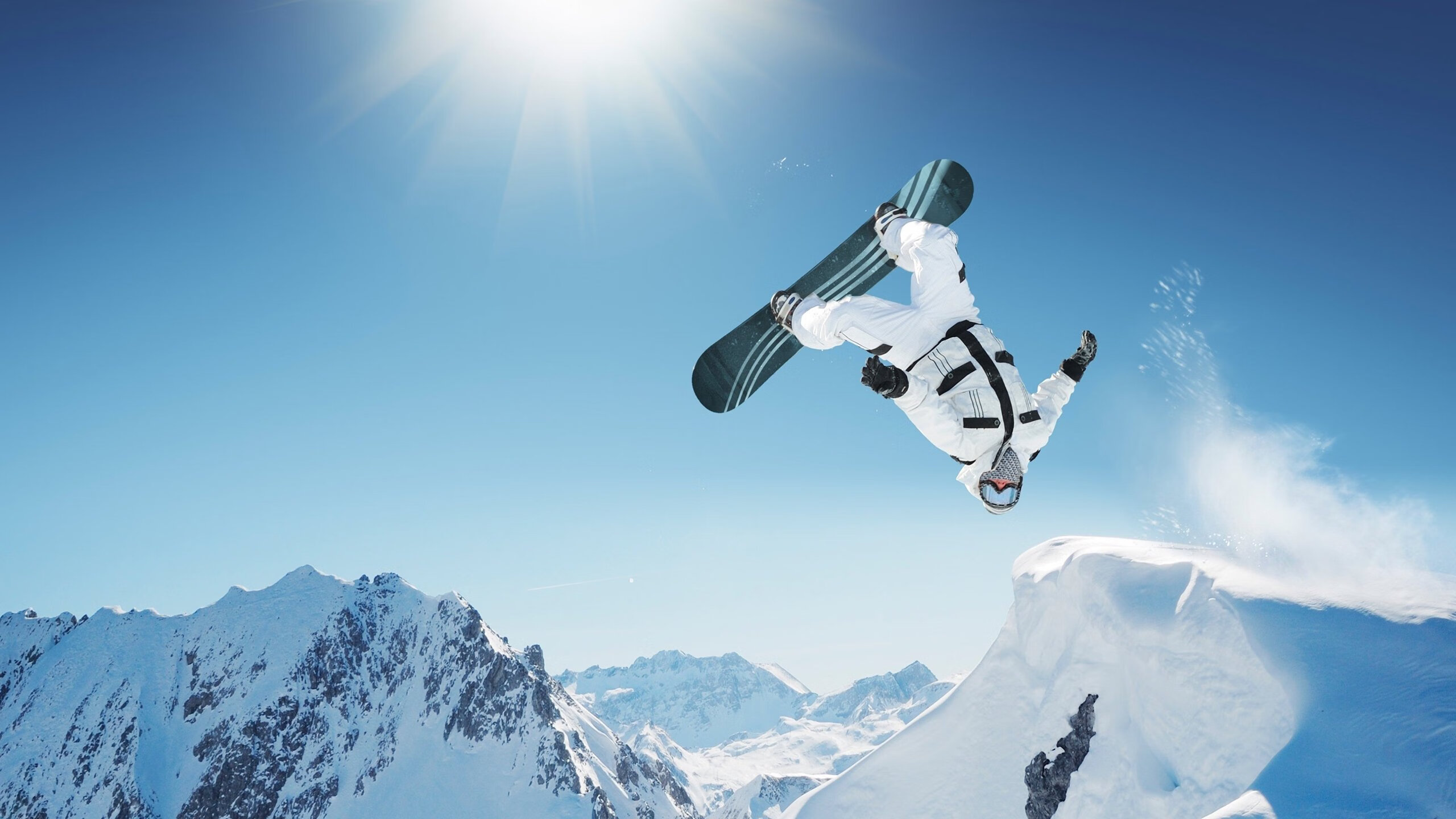 高空绳索挑战:探寻心跳极限,高空绳索表演